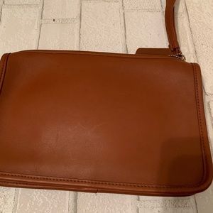 Vintage Coach British Tan Leather Wristlet / Clutch Style No. 9972
